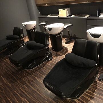 【西大分】≪完全週休二日制・実働8時間・営業時間18時まで・社会保険完備≫お手頃な価格でワンランク上の技術・接客・空間をお客様に提供！長年お客様から愛されているヘアサロン「カスガウラ 美容室（カスガウラビヨウシツ）」からスタイリスト（美容師）の求人☆☆