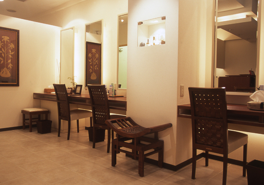 【塚口】≪未経験・新卒生OK≫≪社会保険完備≫≪月9日休み≫≪産休育休取得実績あり≫美容に興味がある方大歓迎！未経験でも安心して技術習得ができる環境が整っています！「ESCOS 塚口店（エスコスツカグチテン）」からエステティシャンの求人☆☆