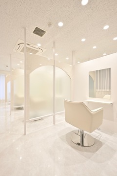 【心斎橋】≪インボイス制度のサポートあり≫≪完全マンツーマン≫≪完全自由シフト≫≪最大45万円の保証給あり≫≪交通費支給あり≫≪正社員制度あり≫髪質改善に特化した高単価サロン！「afrodite 心斎橋店（アフロディーテシンサイバシテン）」からスタイリスト（美容師）の求人☆★