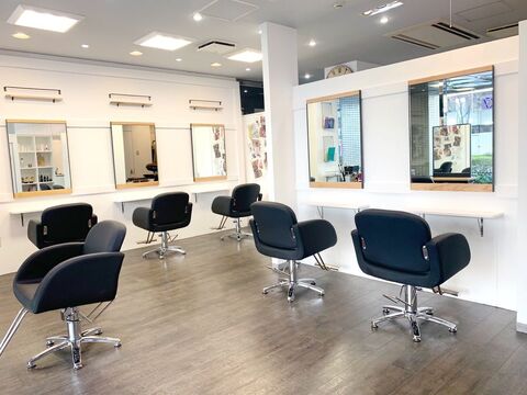 【西梅田】≪最低保証給があるので安心！≫≪平均お給料40万円！≫≪入客チャンスあり≫フリー45〜50％／指名50〜60％還元！休みの融通がききやすい歩合サロン「Dolce 西梅田（ドルチェニシウメダ））」からスタイリスト（美容師）の求人☆★