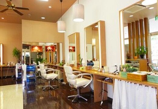 【イオンモール猪名川】≪社会保険あり≫≪月給30万円以上も可能≫お客様にどんどん入れます。ブランクある方、手荒れがある方も安心！地域密着のカット専門店「Seven 猪名川店（セブンイナガワテン）」からスタイリスト（美容師）の求人☆★☆