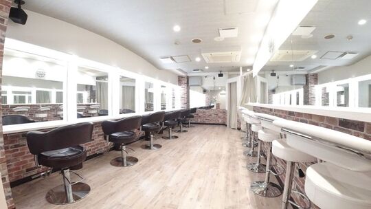 【中洲川端駅】≪日祝休み・パートアルバイト募集・WワークOK≫営業中のレッスンOK！！できる技術を増やして多くのお客様と関わる事ができます！！20代のお客様が中心のヘアセットサロン「HAIR MAKE LEON 2号店（ヘアーメイクレオニゴウテン）」からアシスタント（美容師）の求人☆★