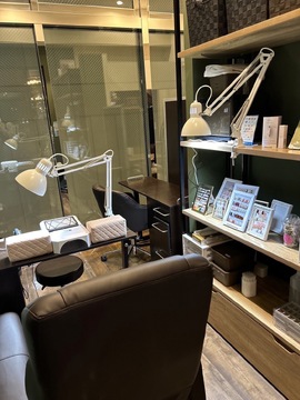 【梅田】≪社会保険完備≫≪ママさんの応募歓迎≫≪16時までの勤務OK≫≪髪色ネイル自由≫≪週3日～、1日6時間～OK≫ネイリストとして楽しく働きたい方にオススメ！安心の研修制度が魅力的！「EMA NAIL 梅田店（エマネイルウメダテン）」からネイリスト（ネイル）の求人☆☆