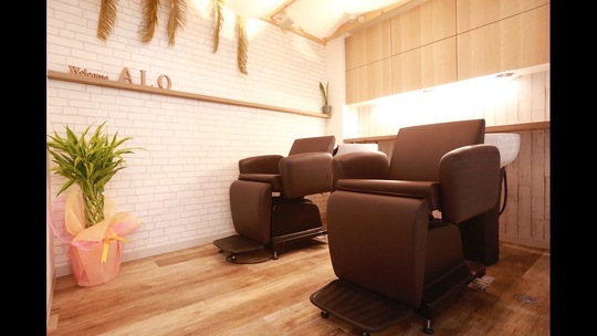 【高田馬場】≪土日祝休みOK≫≪社会保険完備≫≪ママさんスタイリスト歓迎≫柔軟な働き方のできるおしゃれサロン！プライベートも大切にしたい方や自分自身に合わせた自由な働き方をしたい方にはピッタリのサロンです。「ALO（アロ）」からスタイリスト（美容師）の求人☆★☆