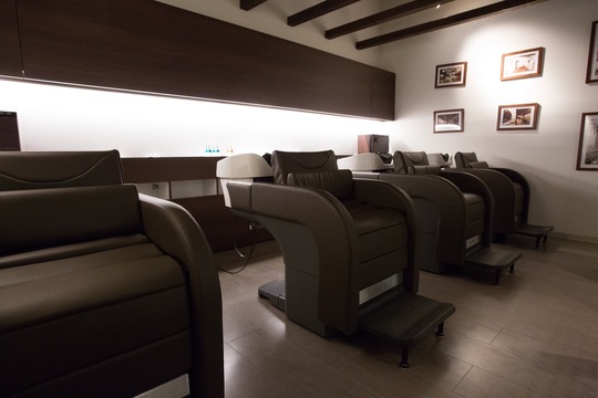 【江坂】≪社会保険完備≫ヘアケアとヘッドスパでお客様から支持を集める人気店！大人の女性が通う癒し空間サロンHair&Spa VARMA 江坂店（ヘアアンドスパヴェルマエサカテン）からアシスタント・スパニスト（美容師）の求人★☆