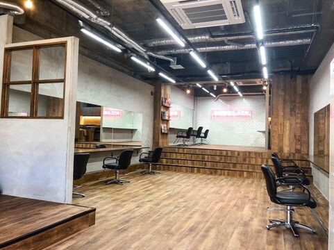 【天理駅】■フリー売上40％還元／指名売上45〜55％還元■フルタイムで30万円以上の月収はもちろん！週1日〜の勤務・土日のお休み・時短勤務などもOK♪施術時間をゆったりめに確保したり、薬剤にもこだわっているので委託サロンが初めての方でも働きやすい！Angelica 天理店（アンジェリカテンリテン）からスタイリスト（美容師）の求人★☆