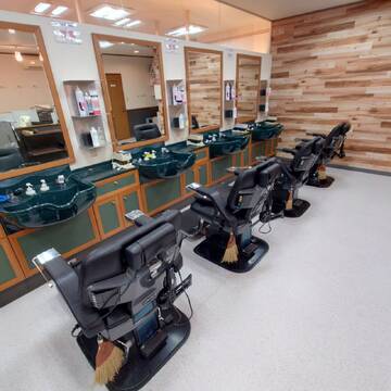 【桜井駅前】≪社会保険完備≫駅前すぐの地域密着理美容サロン！幅広い年代のお客様に人気です！パート勤務もOK！「Lamie Kansai 桜井店（ラミ カンサイサクライテン）」からスタイリスト（美容師・理容師）の求人☆★