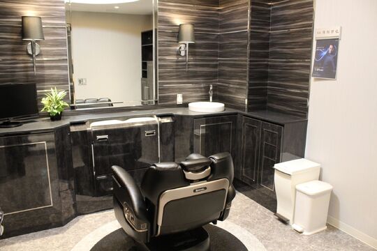 【立川駅】≪社会保険完備♪≫≪完全週休二日♪≫≪産前産後休暇♪≫働きやすい抜群の待遇がスタッフから大好評！ウィッグ業界が未経験の方でも安心のサポート体制が有ります♪「アデランス 立川店（アデランス タチカワテン）」からスタイリスト（美容師・理容師）の求人★☆