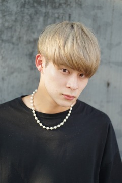 【南森町】≪月8日休み≫≪社会保険完備≫≪髪色ネイル自由≫未経験の方の研修体制もばっちり◎堅苦しいルールなども無くのびのび働けるサロンですよ！SNSの個人集客なども学んでいける！「hair salon XXXX（ヘアサロンフォーエックス）」からアイブロウリストの求人☆★☆