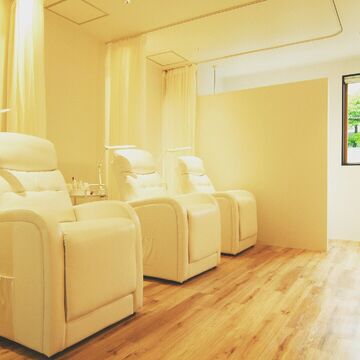 【甲子園口】≪社会保険完備≫≪営業時間18:30まで!!≫≪未経験OK≫大人のナチュラルサロン！地域密着型で定着率には自信あり！カウンセリング重視の落ち着いたサロンです！「FLOWER（フラワー）」からアイリスト（アイデザイナー・まつげエクステ）の求人★☆★