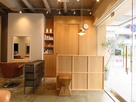 【妙典】◆社員寮あり・住宅手当あり・有給休暇あり・社会保険完備・2年以内でデビュー可能◆先輩後輩分け隔てなく、お互いが思いやる暖かい雰囲気が人気！離職率が低く働きやすい会社です「TREAT HAIR DESIGN 妙典店（トリートヘアデザインミョウデンテン）」からアシスタント（美容師）の求人☆★