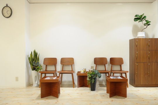 【緑地公園】≪平日のみOK／扶養内の勤務OK／ママさん美容師大歓迎≫スタッフの幸せがお客さまを幸せにする！和気あいあいとしたサロンなので、楽しく働いていけますよ！ママさん美容師も大歓迎「Roots hair（ルーツヘアー）からアシスタント（美容師）の求人☆★