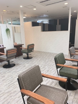 【長池】≪月8日休み≫≪土日休みも相談可能≫≪社会保険完備≫≪時給1200円（平日）／1500円（土日）≫ママさん美容師も歓迎！パートさんは平日のみの勤務もOK！入客チャンスあり！少人数制の地域密着型サロン！「Lumiere Irisee 城陽店（ルミエールイリゼジョウヨウテン）」からスタイリスト（美容師）の求人☆★