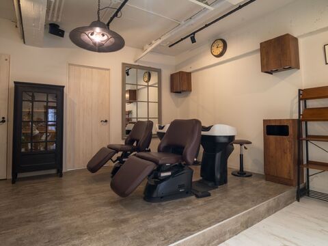 【元町】≪社会保険完備≫≪完全週休2日≫≪20時までに退勤OK≫≪営業中レッスンOK≫オーナーによるマンツーマン指導のため、最短2年でデビュー可能！高単価サロン「re view（リビュー）」からアシスタント（美容師）の求人☆★