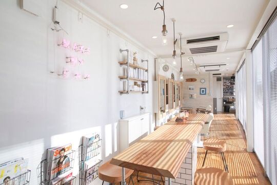 【大和八木】≪社会保険完備≫入客チャンスもバッチリなので、お給料もしっかりあげていけます！カラーを得意とする郊外型トレンド発信サロン「CHARME（シャルム）」からスタイリスト（美容師）の求人☆★☆