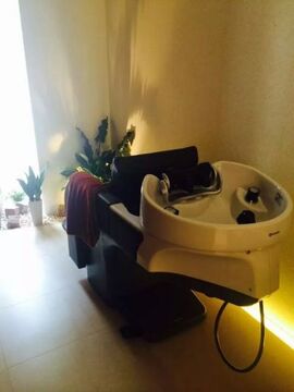 【太子橋今市】◇◆月7,8日の休み◆カット入客チャンスが多い◆◇白を基調としたナチュラルな店内が居心地の良さ◎♪少人数制のサロンなので、ゆったりとお客様を関わっていく事ができます！antime hair design(アンティム ヘア デザイン)からスタイリスト(美容師)の求人☆★☆