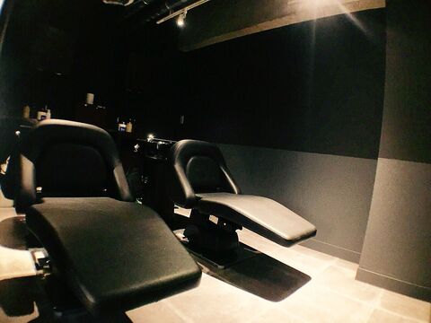 【宮前平】◆月給25万円スタート・月8日休み（月1回土日休みOK）・19時退社可能・社会保険完備◆地域密着型でお客様との距離も近く、お給与やお休みが充実しており、働きやすさ抜群のサロンa-granz 宮前平店（エーグランツミヤマエダイラテン）からスタイリスト（美容師）の求人★☆