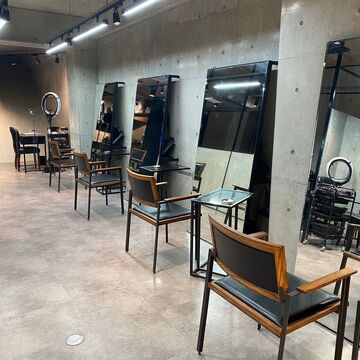 【四ツ橋】≪永久保証給あり≫≪カラー比率90％以上！≫≪土日休みOK≫髪質改善やトレンドカラーが好きな方＆学びたい方歓迎！≪フリー40％・指名50％還元≫基本的にマンツーマンスタイルの「route（ルート）」からスタイリスト（美容師）の求人☆★☆