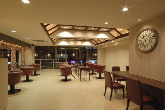 【烏丸】◇◆社会保険完備◆退職金制度あり◆住宅手当あり◆◇新商品や新メニューをドンドン取り入れ、最新のトレンドを発信！まつげエクステや着付けも学べます。幅広い分野で活躍できる美容師になりたいならココ♪Spin hair 烏丸店（スピン ヘアー カラスマテン）からアシスタント（美容師）の求人☆★☆