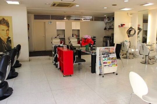 【阪急三国】幅広い層が通う地域密着のメンズサロン！コミュニケーション重視の元気なお店なので、お客様としっかり関われます☆入客チャンスもバッチリ、年次昇給で長く働けるメンズサロン「MAC super hair（マックスーパーヘアー）」からスタイリスト（美容師）の求人☆★