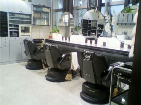 【蛍池】≪19時退社≫≪有給休暇あり≫≪残業一切無し≫ライフスタイルに合わせて休日数を選択可能！プライベートを重視できるアットホームなサロンです“SOFYK OTANI（ソフィックオータニ）”からスタイリスト（美容師）の求人☆★