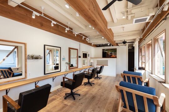 【野江】≪月8日休み≫≪月給18万円≫≪土曜休みOK≫最短1年半でデビュー可能！営業時間内レッスンも可能！少人数制の地域密着型サロン！「RITZ！（リッツ）」よりアシスタント（美容師）の求人☆★