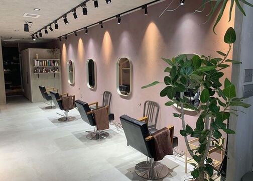 【北田辺】≪社会保険完備≫≪完全週休2日制≫≪土日休み相談OK≫≪月給18万円スタート≫少人数制で一人ひとりに合わせたレッスンカリキュラムで最短2年デビュー！個性を伸ばしていける環境があるサロンCiii／BELLA（シーバイベラ）からアシスタント（美容師）の求人★☆