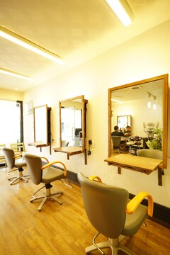 【和泉府中】≪月10日休みOK≫≪早番遅番の交代制≫≪平均20時退勤≫≪営業中レッスンにより最短1年デビュー≫小規模なプライベートサロン！「BONOS hair（ボノスヘアー）」からアシスタント（美容師）の求人☆☆