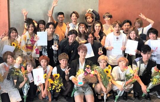 【向日町】≪マンション完備で地方からの入社希望の方も歓迎≫≪月8,9日休み≫≪社会保険完備≫≪住宅手当あり≫≪最短1年でデビュー可能≫営業時間内レッスン可能！20時までに退勤可能！スタッフ同士とても仲が良く離職率がとても低いお店です“stella 久我店（ステラクガテン）”からアシスタント（美容師）の求人☆★