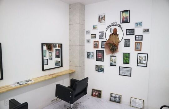 【赤間】≪月給18万円≫≪完全週休2日制≫≪社会保険完備≫やる気に満ち溢れた方大歓迎！外国人風カラーなど高い技術を学べるヘアサロン「LAND（ランド）」からアシスタント（美容師）の求人☆★☆