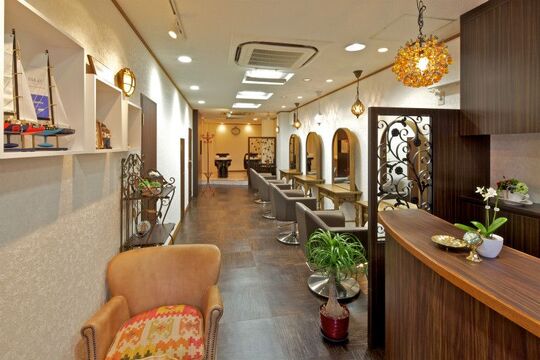 【河内小阪】◇◆社会保険完備◆住宅手当あり◆◇元気と笑顔あふれるアットホームサロン！完全マンツーマンのレッスンで着実に成長していけます。着付けやメイクも学べちゃうスカーレット（スカーレット）からアシスタント（美容師）の求人☆★☆