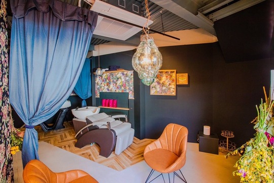 【石橋阪大前】ママさん美容師さん、ブランクのある方も大歓迎！髪質改善や頭皮ケアに特化した女性専用のプライベートサロン。おしゃれな落ち着いた店内でのびのびと働いてもらえる環境です「kanunu（カヌヌ）」からアシスタント（美容師）の求人☆☆