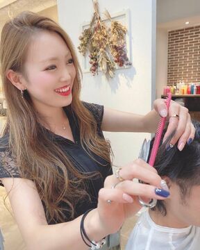 【銀座】◆半年以内でのデビュー可能・社会保険完備◆芸能人のヘアメイクも務めた某有名サロン出身のオーナーさん！しっかりとした技術指導も魅力です！「New-Line GINZA（ニューラインギンザ）」からアシスタント（美容師）の求人☆★