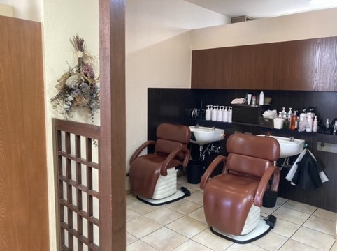 【戸田公園】≪実働8時間≫≪半年間保証給あり≫≪ブランクのある方も歓迎≫お給料面の不安なくプライベートとの両立もしやすいサロン「OBLI HAIR DRESSING（オブリヘアードレッシング）」からスタイリスト（美容師）の求人★☆