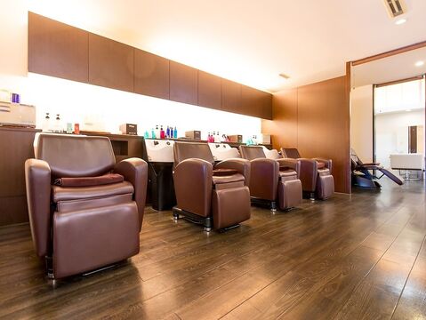 【小金台】 月給22万円以上  月8日休み・有給休暇あり  社会保険完備  19時営業終了  引越し費用10万円or寮を選択可能 安心して長く働いていけるように充実した条件が揃っています！「Hair Make Chura 富田林店（ヘアーメイクチュラトンダバヤシテン）」からアシスタント（美容師・理容師）の求人☆★