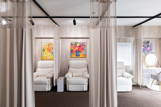 【烏丸】≪アイラッシュサロンでの実務経験のある方の募集≫≪月8日休み≫≪土日休み可能≫≪社会保険完備≫≪有給休暇あり≫≪マンツーマン入客≫まつ毛パーマの比率が高いサロン！実務経験のある方は美容師やネイリスト、エステティシャンとの兼任での業務も可能なトータルビューティーサロン！「NOEL（ノエル）」からアイリスト（まつげパーマ・アイブロウ）の求人☆☆