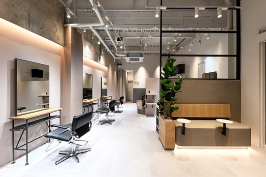 【吹田駅】≪月給27万円の高月給≫≪19時までに退勤可能≫≪月1回日祝休み可能≫≪完全週休2日制≫≪社会保険完備≫入客チャンスあり！退勤時間も早いのでプライベートの時間も作りやすい環境◎近い距離でお客様と関わり、臨機応変に働いていけるサロン！「Le rond（ロンド）」からスタイリスト（美容師）の求人☆★