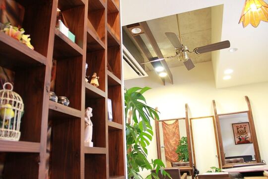 【JR茨木駅】スタッフさんが働きやすい環境を心掛ける地域密着型のアットホームサロン「jouet elua」からアシスタント（美容師）の求人！スタッフさん同士はもちろん、お客様ともとってもフレンドリーな関係ですよ☆☆