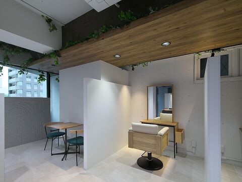 【塚口】≪完全週休2日≫≪19時退勤可能≫≪月1日土日のお休みも可能≫≪社会保険完備≫≪地域密着型≫≪空き時間のレッスンOK≫セット面がすべて半個室！オシャレで落ち着いた大人サロン！技術力が高く、ヘッドスパも人気！実力をつけたい方におススメ！「bloom hair design（ブルームヘアデザイン）」からアシスタント（美容師）の求人☆☆