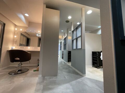 【国立駅】◆休日数選択制・月給20万円スタート・営業中のレッスンも可能・社会保険完備◆美容師として以外のスキルも身につく！1人1人の夢や挑戦したいことを全力でサポートしてくれるサロンcarina（カリーナ）からアシスタント（美容師）の求人☆★