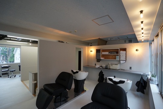 【新潟駅】≪入客チャンス抜群≫≪正社員または業務委託≫≪自由出勤制≫≪土日祝休みOK≫≪社会保険完備≫成長できる環境が整っている少人数のアットホームサロン！やりたいことや意見が反映されやすく、個性を活かしながら成長できます「ShowAmuse（ショーアミュゼ）」からスタイリスト（美容師）の求人☆★