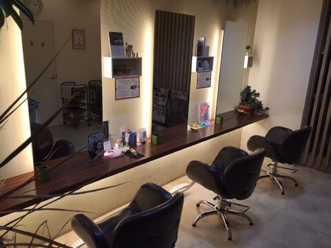 【京阪守口市】≪月給19万円≫≪月8,9日休み≫≪最短1年半でデビュー可能≫≪残業手当あり≫自主性を大切にし、自分のペースで成長していくことができます！サロンワーク中心でプライベートも大切にできるサロン「蕾（ツボミ）」からアシスタント（美容師）の求人☆★☆