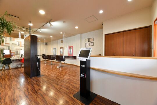 【敦賀駅】≪16時までの勤務OK≫≪残業なし≫≪日曜定休日≫≪完全週休二日制≫≪女性のみサロン≫子育てしながらも、働きやすい環境！急なお休みなどにも対応できるようにしてます！カラーだけに専念した専門店「COLOR PLUS 敦賀店（カラープラスツルガテン）」からカラーリスト（美容師）の求人☆☆