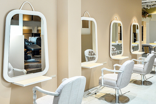 【JR福島駅前】≪実働7,8時間≫≪月4回・日曜日は18時退勤≫≪社会保険完備≫地域密着型のオシャレサロン！入客チャンスの多いサロンです！「fizelle 福島駅前店（フィゼルフクシマエキマエテン）」からスタイリスト（美容師）の求人☆★☆