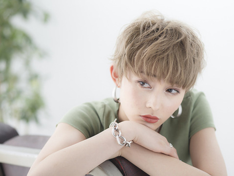 【阿佐ヶ谷】◆完全週休2日制・実働8時間、拘束9時間のシフト制・1年半でのデビュー可能・社会保険完備◆営業時間内レッスンで着実に成長できます！若いお客様から人気の「REM-asagaya-（レムアサガヤ）」からアシスタント（美容師）の求人☆★