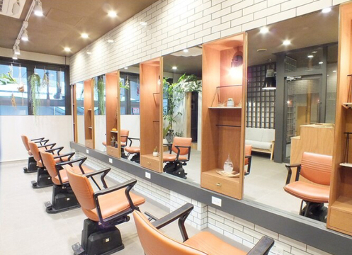 【JR高槻駅】≪最低保証給制度あり（30～35万円）≫≪カットカラー2時間枠での施術≫≪正社員・パート・業務委託の働き方が選べる≫≪まつエクも学べる≫客単価が9000円と高いため少人数の入客で稼いでいけますよ！かけもち入客は基本無し！マンツーマンでの入客なのでしっかりとお客様に関わって行けますよ！ママさん美容師も歓迎！「plan（プラン）」からスタイリスト（美容師）の求人★☆★