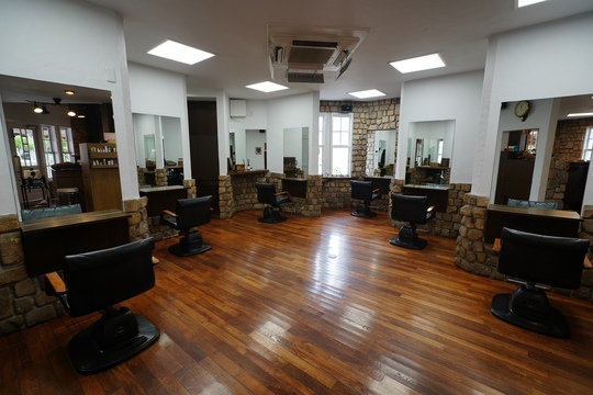 【西脇市駅】社会保険完備／18時半には退勤／ママさん美容師大歓迎！着付け、ブライダルヘアメイクも学べるサロン！幅広い年齢層の方から愛される長く働けるサロンです！「Hair People（ヘアピープル）」からアシスタント（美容師）の求人☆★