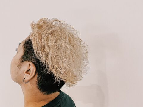 【東淀川】≪社会保険完備≫≪ブリーチやデザインカラーに強い≫≪フェードやパーマもおまかせ≫ブリーチなど個性的なスタイル提案で人気のメンズ専門店！メンズカラー、カットが好きという方にピッタリの「A-ge（アージ）」からアシスタント（美容師）の求人★☆