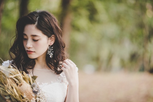 【福岡近郊】≪未経験・新卒生OK≫≪完全週休2日制≫≪社会保険完備≫≪実働8時間≫≪閑散期は土日休み取得可能≫≪有給休暇あり≫≪デビューまで1～2ヶ月≫年間1000件以上の式を手掛ける老舗企業でブライダルヘアメイクのお仕事をしませんか？未経験からでも、現場で活躍できる技術を身に付けられます！「ブライダルみちこ（ブライダルミチコ）」からブライダルヘアメイクの求人☆☆