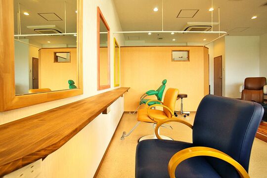 【住道】≪アイラッシュも学べる≫スタッフさんも居心地がいい環境づくりを心掛けています！本人さんの意志を尊重し、個性を生かしながら働いていくことができるFEELer（フィーラー）からアシスタント（美容師）の求人☆☆